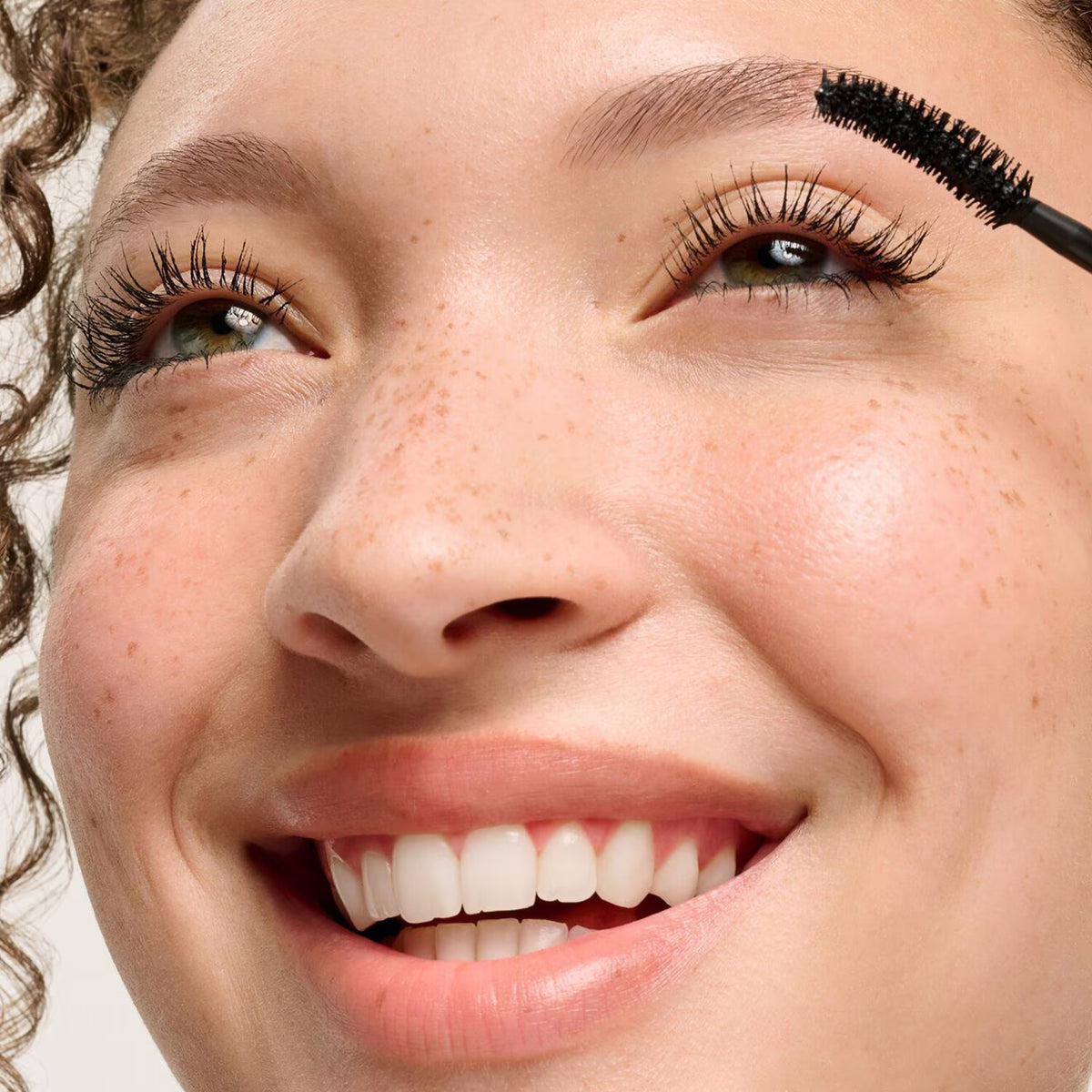 Fan Fest Fanning & Volumizing Mascara - Azora Beauty