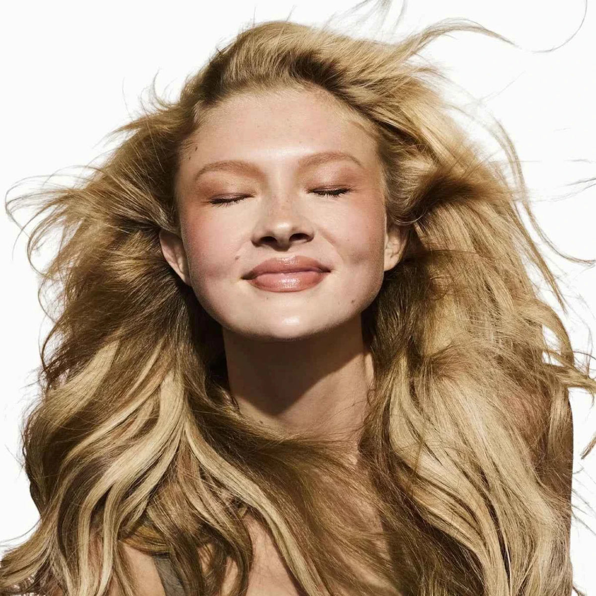 The Imposter Invisi-Boost Volumizing Dry Shampoo Powder
