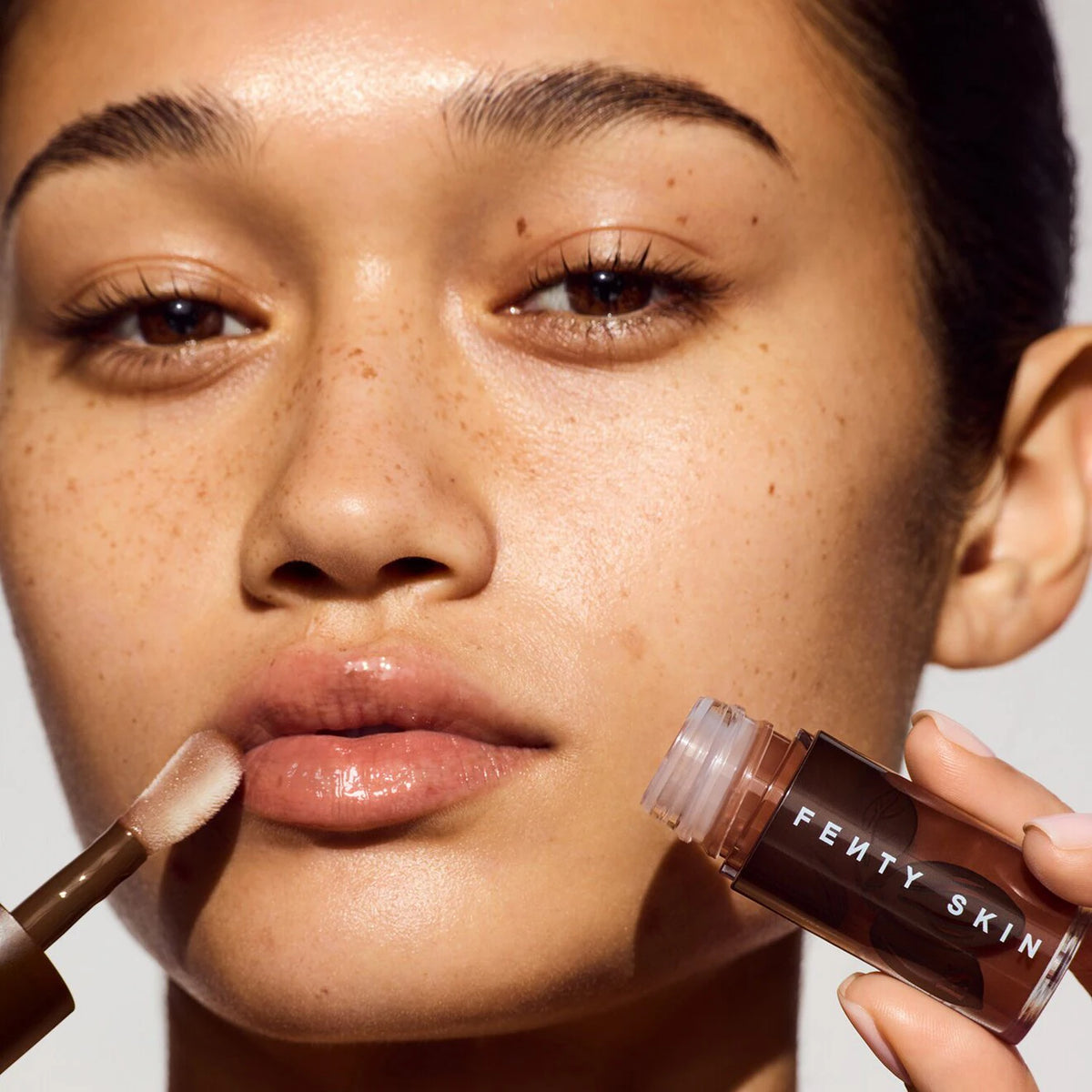Fenty Treatz Hydrating + Strengthening Lip Oil - Azora Beauty