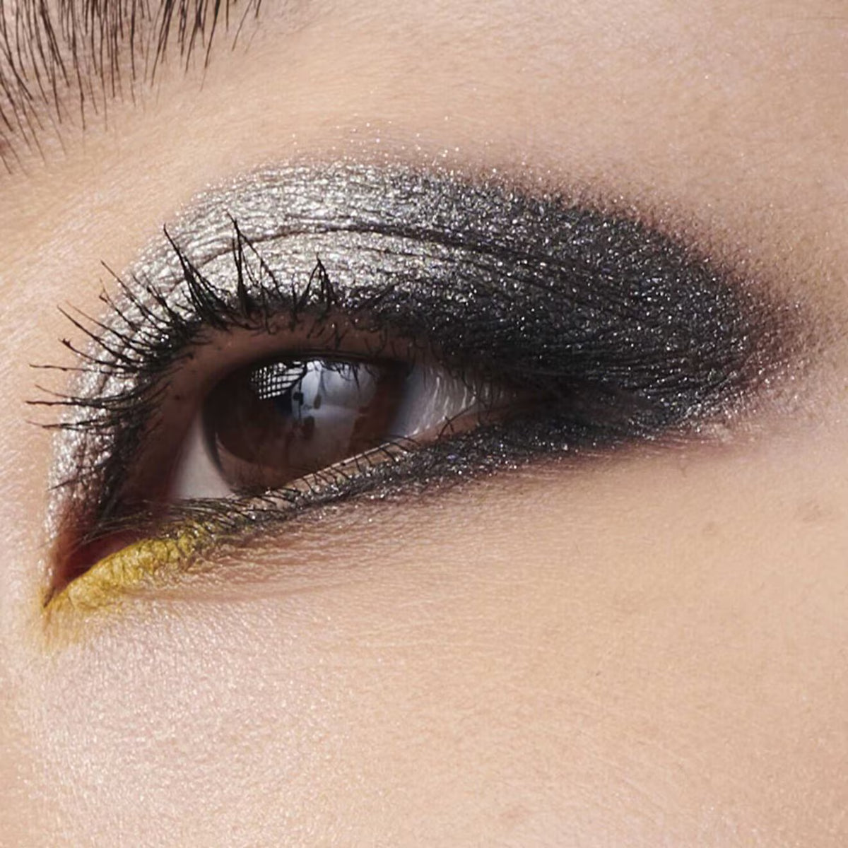 Dimensions Durable Multi-Effect Eyeshadow Palette - Azora Beauty