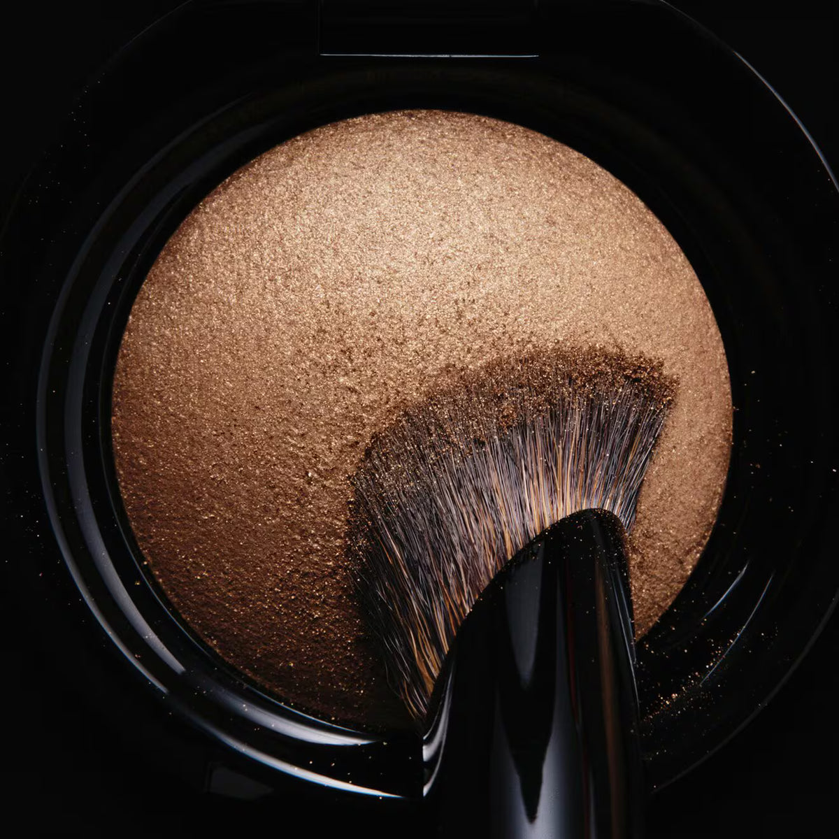 The Dual-Ended Eyeshadow Brush